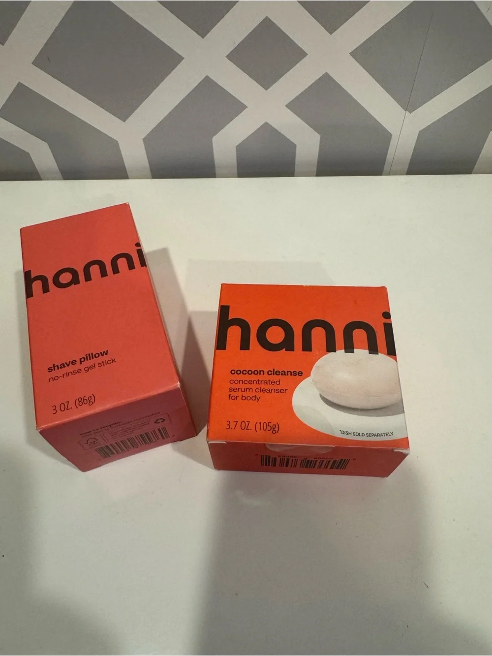 NIB Hanni Cocoon Cleanse & Shave Pillow Set